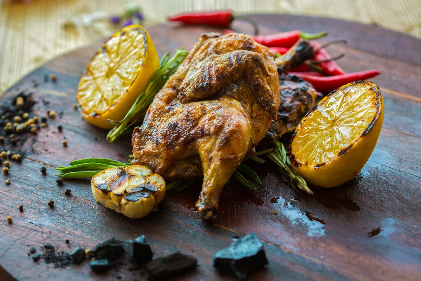 Pollo al limón con hierbas