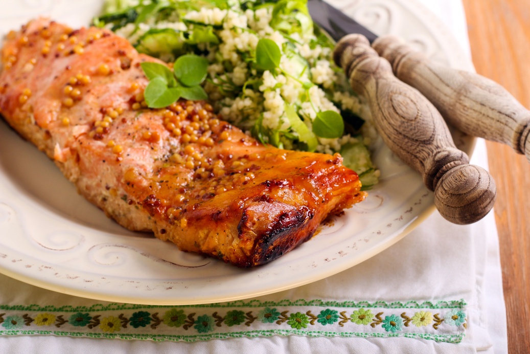 Salmón Glaseado con Miel y Mostaza